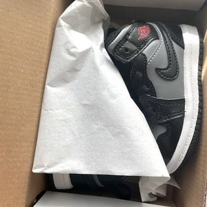 Nike size 4c (crib) HARD BOTTOM